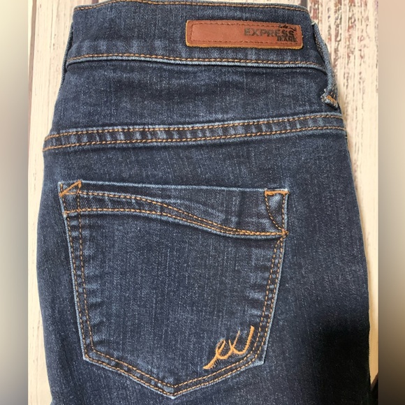 Express jeans. Skinny Mia mid rise. Size 2R. - Picture 8 of 8